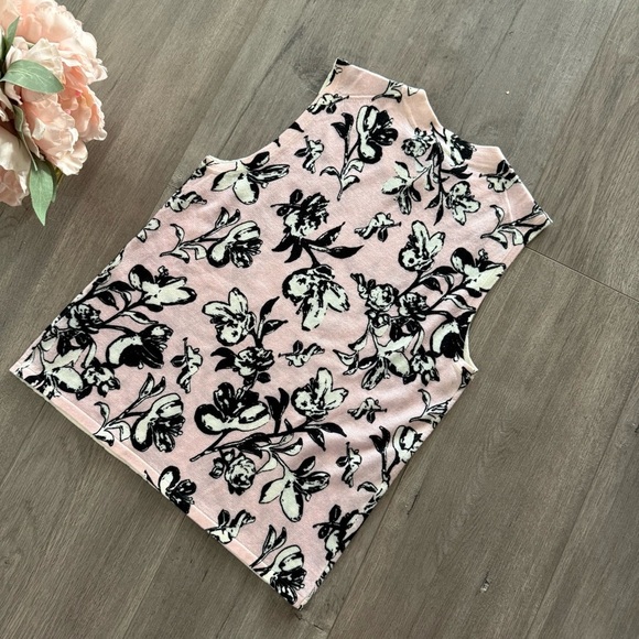 St. John Pink Floral Wool Sleeveless Sweater Top - Picture 3 of 5